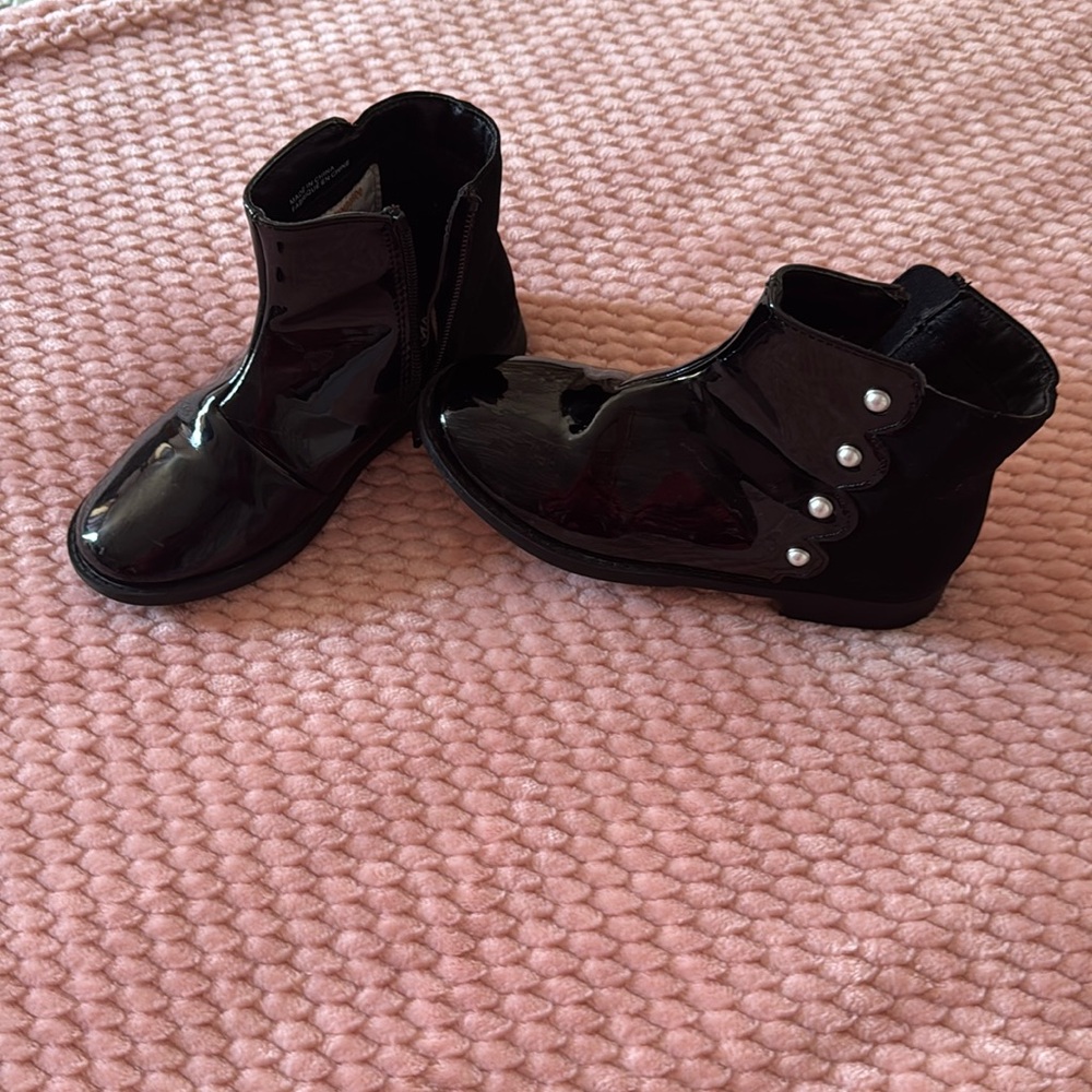 Girls black boots